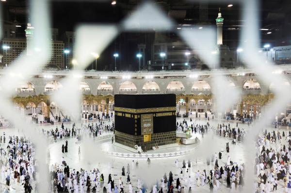 السعودية تعلن تفاصيل حجز تصاريح العمرة لشهر كانون الثاني