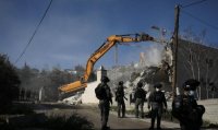 الاحتلال يهدم 10 منشآت تجارية شمال القدس