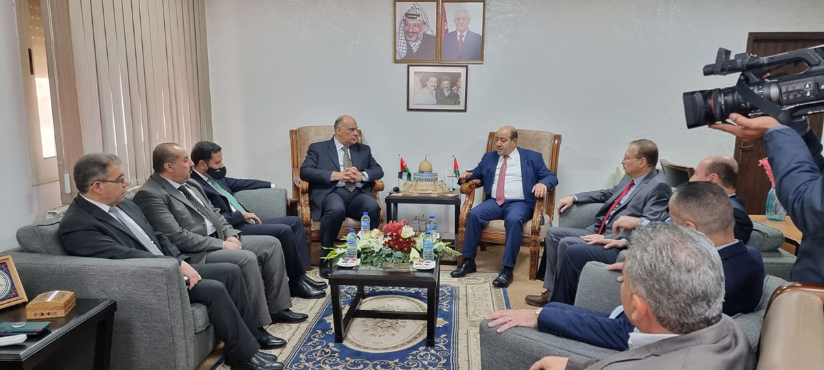 رئيس ديوان الخدمة المدنية يلتقي نظيره الفلسطيني في رام الله