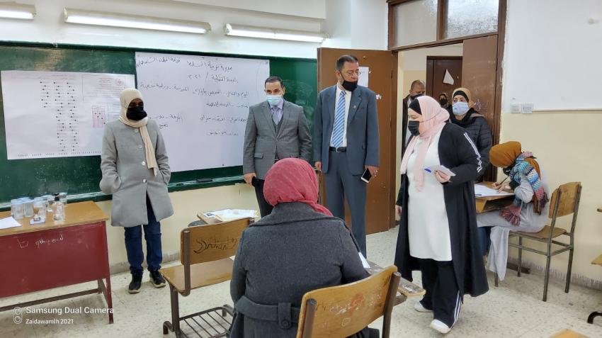 محافظ البلقاء يتفقد قاعات امتحانات التكميلي