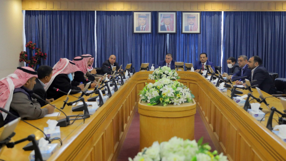 وزير الداخلية يعد باتخاذ الإجراءات لوقف الاعتداءات على أراضي الدولة