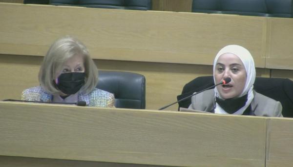 الصفدي للوزيرة بني مصطفى: "وانتِ نائب كنتِ تتحدثين عند كل مادة"