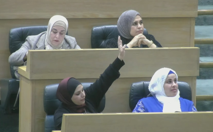 النواب يقر مدة رئاسة المجلس بسنة شمسية ويُعزل بقرار الثلثين ومداخلة الدغمي "تحظى بالتصفيق"