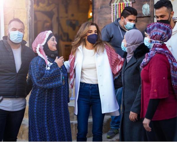 الملكة بعد زيارتها للسلط: فخورة بهمة الشباب واهتمامهم بتراث بلدنا