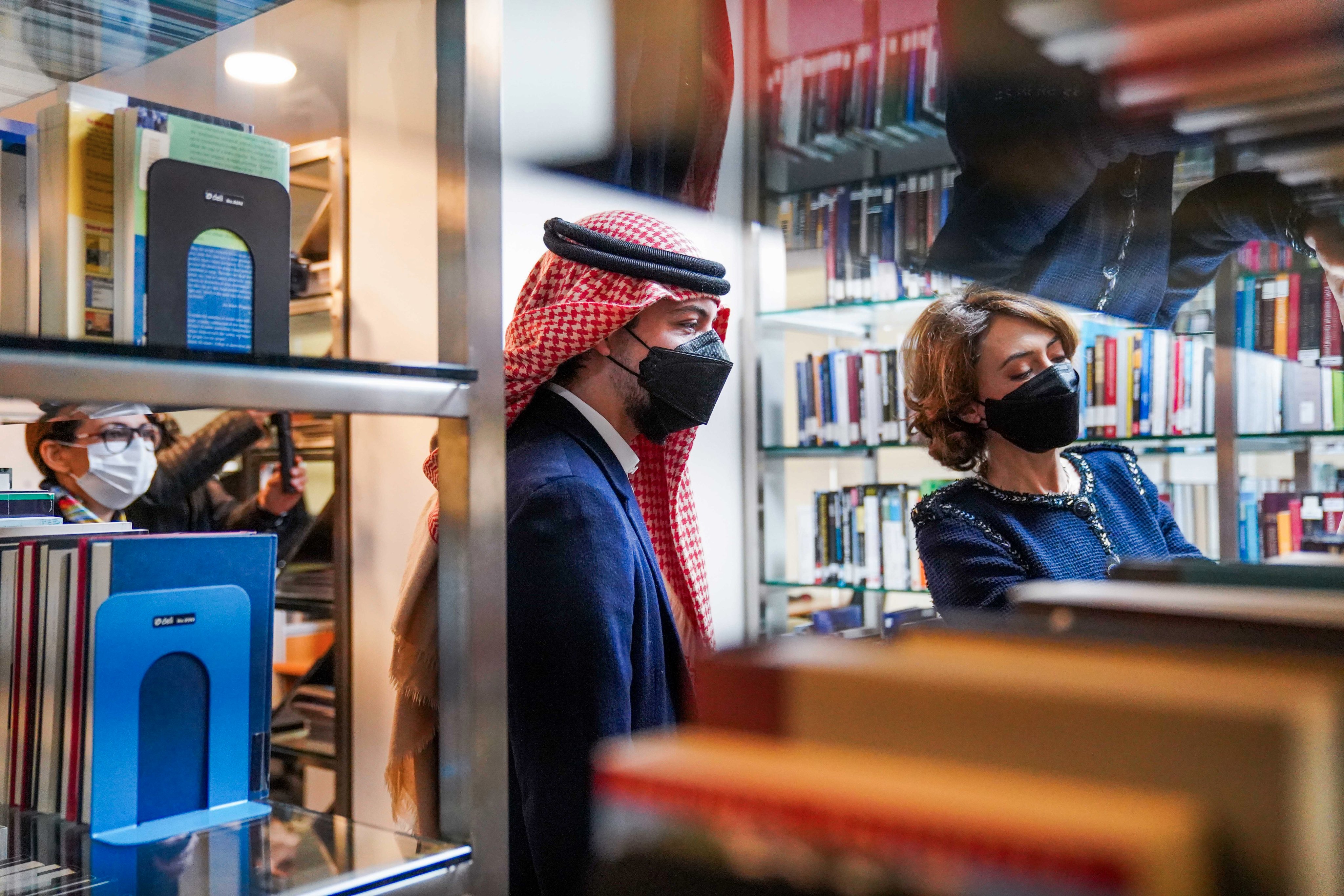 ولي العهد يؤكد أهمية مواكبة التطورات التي يشهدها الإعلام (صور)