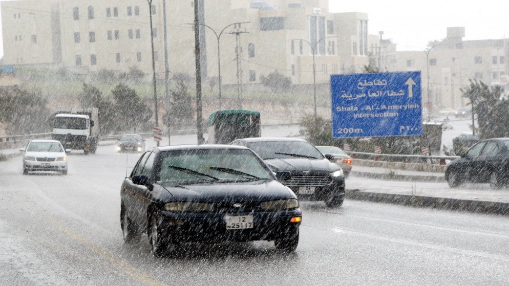 الدوريات الخارجية تتعامل مع 4 حوادث سير أدت إلى وفاة وإصابتين خلال المنخفض الجوي