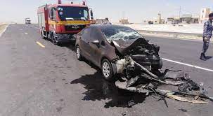 3 إصابات بحادث تصادم على الطريق الصحراوي