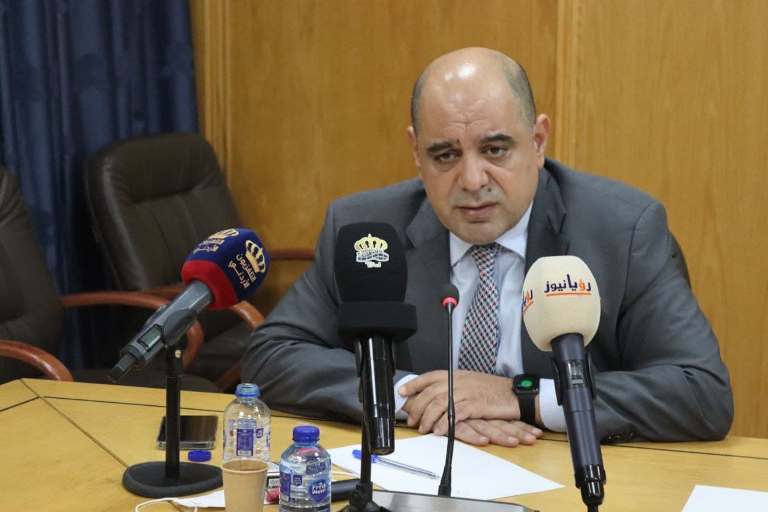 الحكومة : نمتلك 45% من قطاع الاتصالات