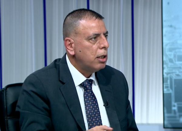 وزير الداخلية يؤكد اعتزازه بجماهير الوحدات