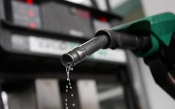 مطالبة نيابية بتحرير أسعار المحروقات .. والحكومة: الأسواق غير جاهزة