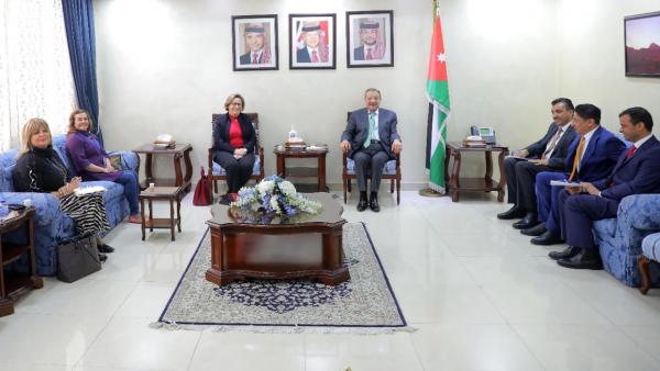 الدغمي يلتقي السفيرة البريطانية والممثلة المقيمة لبرنامج الأمم المتحدة الإنمائي