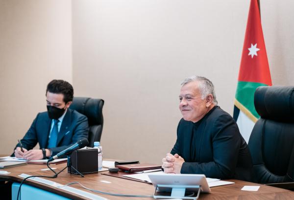 الملك خلال لقاء اقتصاديين: النمو وفرص العمل أولوية المرحلة المقبلة