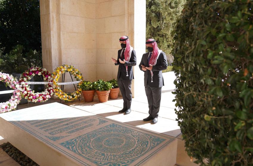 الملك وولي العهد يزوران ضريح الملك الراحل الحسين بن طلال