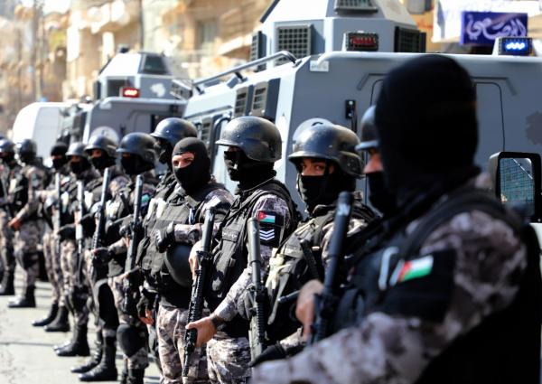 حملة أمنية في الرمثا وضبط 5 مروجي مخدرات