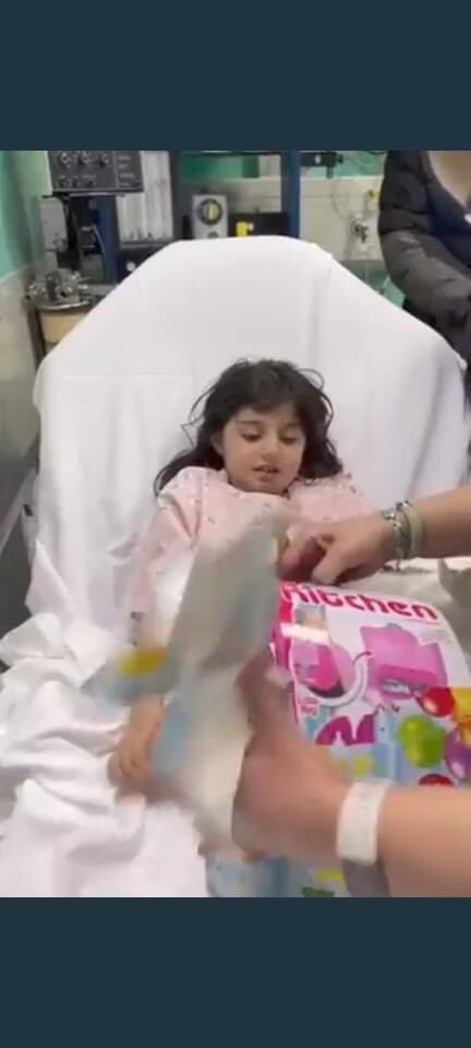 في إنجاز طبي كويتي ينير درب الإنسانية..الدكتور خالد السبتي ينجح في إعادة نعمة البصر لطفلةسورية لاجئة (فيديو) 
