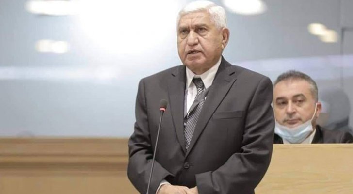 المعايعة: لا اطلب زيادة رواتب .. و"انفضحنا بالحراس"