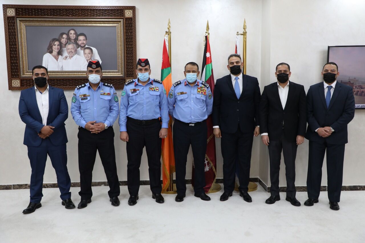 مدير الأمن العام يكرم عددا من المرتبات لجهودهم المتميزة