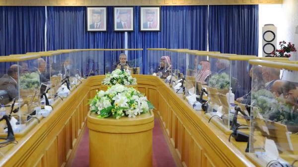 العين الزعبي يؤكد أهمية دعم الريادين والمستثمرين في الزراعية