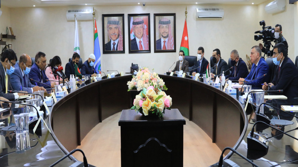 الفراية يبحث مع نظيره البنغالي التعاون بين البلدين