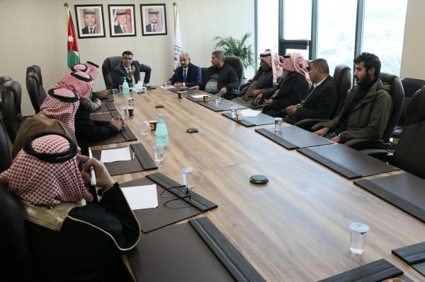وزير الزراعة يلتقي عددا من مربي الأغنام