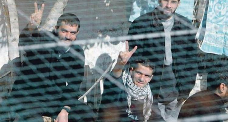 الأسرى الإداريين المرضى بسجن "عوفر" يعلنون عن خطوة تصعيدية جديدة