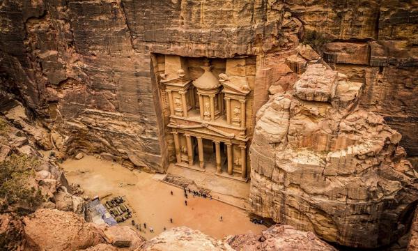 الأعلى منذ بداية العام .. 1100 زائر أجنبي زاروا البترا الأربعاء