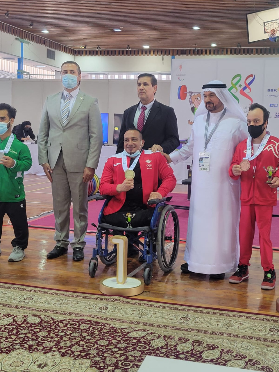 عمر قرادة يتوج بذهبية رفع الأثقال بدورة ألعاب غرب آسيا البارالمبية