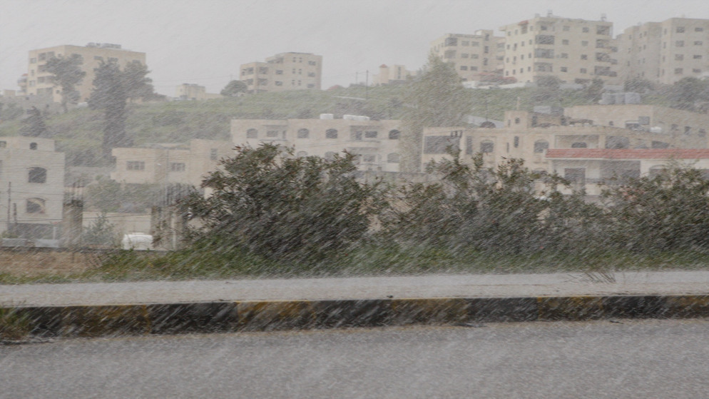 طقس العرب: انخفاض شدة الأمطار وسرعة الرياح السبت