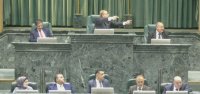 الدغمي يمزق أوراقا ويرفع جلسة النواب غاضبا