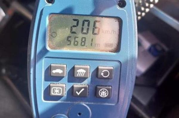 ضبط مركبة تسير بسرعة 206 كم على طريق وادي عربة