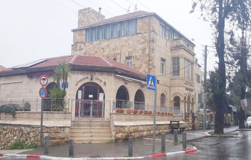 "أملاك الغائبين".. تهجير الفلسطينيين وسرقة أراضيهم باسم القانون