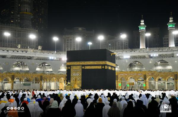 صلاة الفجر من المسجد الحرام بعد تطبيق قرار إيقاف إجراءات التباعد
