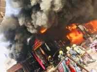 حريق بمستودعات محل حلويات شهير بالمقابلين