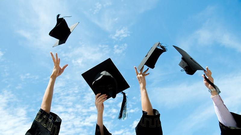 السماح بمناقشة مشاريع التخرج الجامعية إلكترونيا