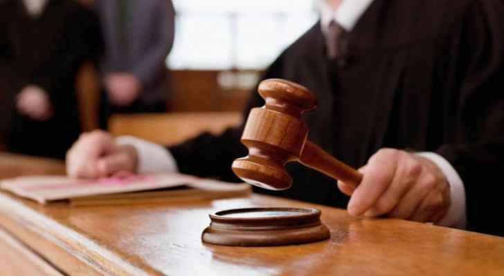 مدعي عام إربد يوقف شخصا اسبوعا لاعتدائه على قاض