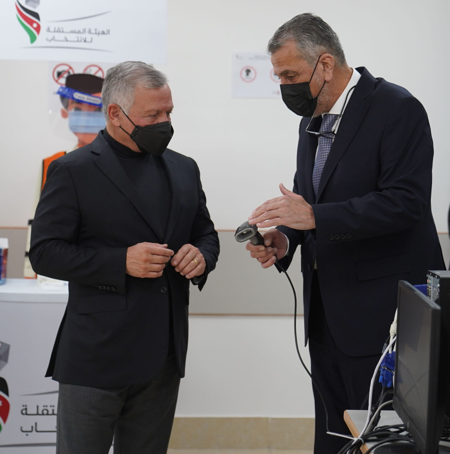 الملك: عدم التهاون مع التجاوزات المؤثرة على نزاهة الانتخابات (صور)
