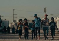 مغني الراب الشهير ويجز يغني في "كباتن الزعتري" لدعم اللاجئين في الاردن (فيديو)