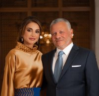 الملك والملكة يكرمان أمهات الشهداء بهدايا ملكية