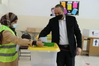 امين عام الرئاسة يدلي بصوته في جبل الحسين