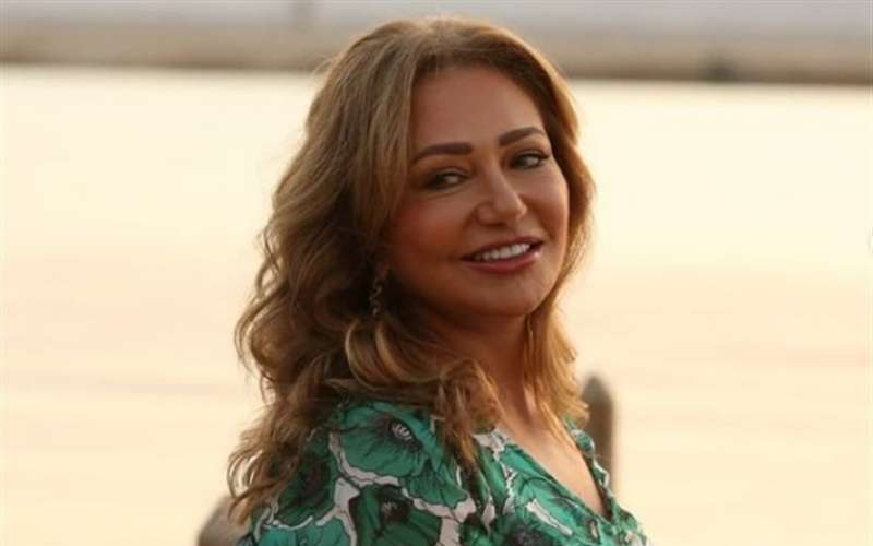 شاهد.. ليلى علوي تشارك جمهورها بهذه الصور