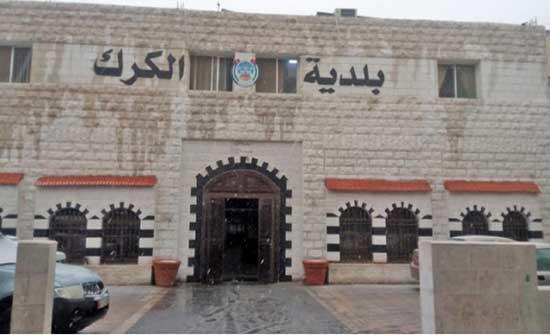 بلدية الكرك تطالب بإعادة دروع قُدمت لوفد إسرائيلي