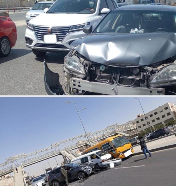 تصادم 10 مركبات يؤدي الى أزمة مرورية في نفق المدينة وشارع الشهيد