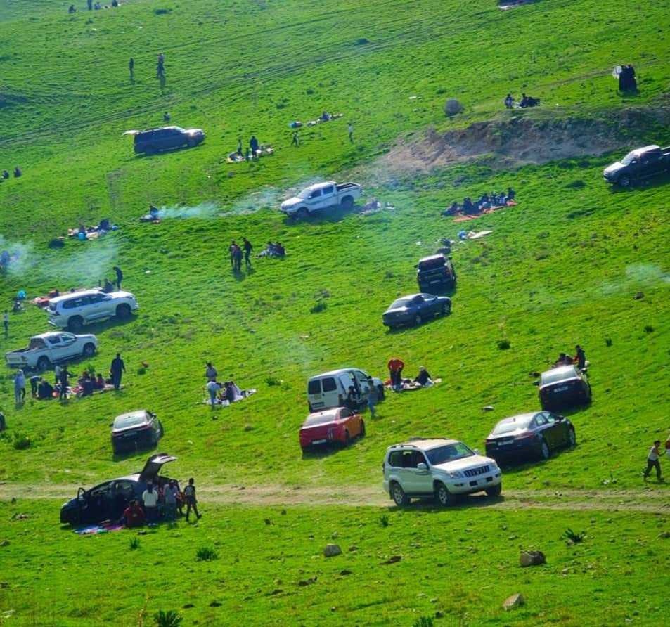 آلاف المتنزهين يؤمون المناطق السياحية غربي إربد