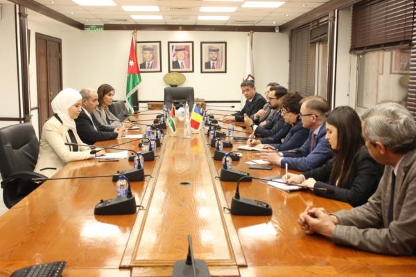 وزير الصناعة يدعو الولايات المتحدة لتجديد اتفاقية منحة القمح