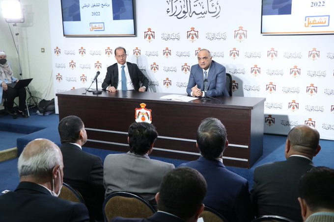 الخصاونة يستهلّ المؤتمر الصَّحفي لإطلاق برنامج التَّشغيل الوطني بالتهنئة بحلول شهر رمضان المبارك.