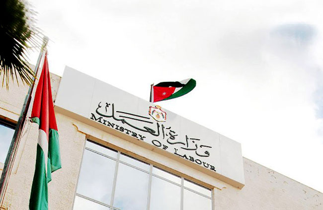 العمل توضح: لا مخالفة بالغاء ساعة الاستراحة في رمضان ويمنع تخفيض الاجر