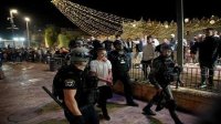 قوات الاحتلال الإسرائيلي تعتقل 3 فلسطينيين - فيديو