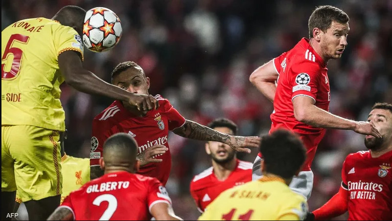ليفربول يعبر بنفيكا "بسهولة" ويستعد لمانشستر سيتي