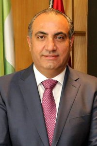 ما مؤهلات نائب أمين عمان؟