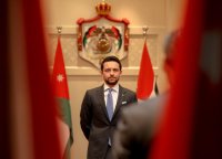 شاهد المعايطة ومفوضو مستقلة الانتخاب يؤدون اليمين القانونية أمام نائب الملك